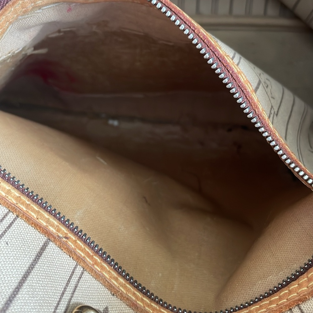 Louis Vuitton MM Neverfull - Picture 10 of 17